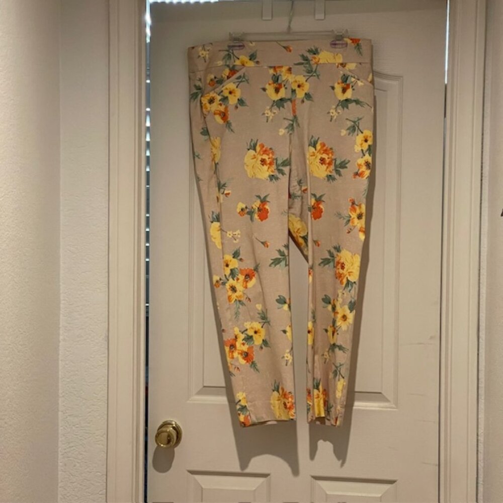 Chico's Size 3  Perfect Stretch Ankle Pant (Tan & Yellow Flowers)